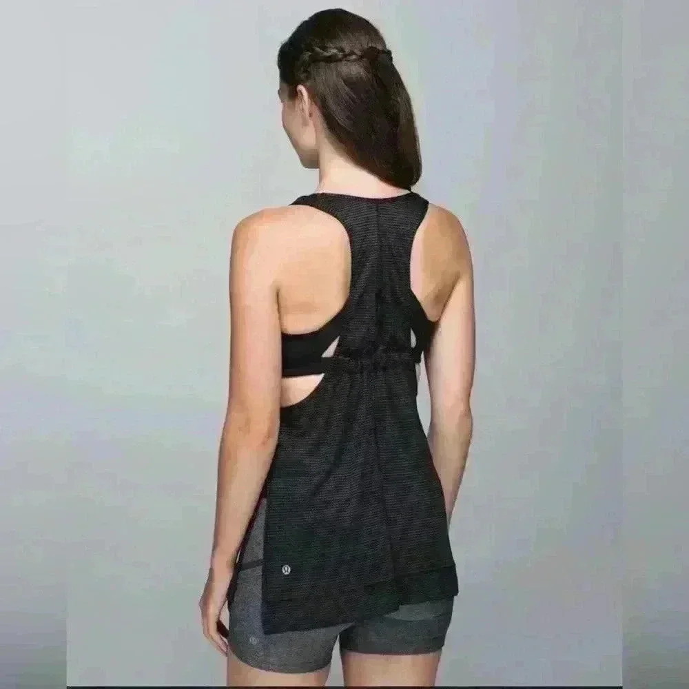 Lululemon Stash It Tank, Black, Size 6. In excellent condition!